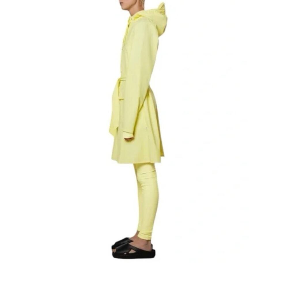RAINS Jacket Curve Waterproof Rain Jacket in Straw Color (Yellow) Size Large - Picture 4 of 6